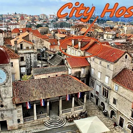 City אכסניה *