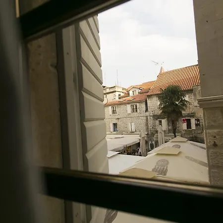 City Hostel *